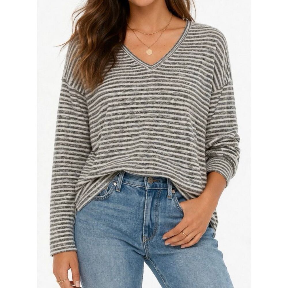 Lucky Brand Striped Long Sleeve Top Size M Gray White V-Neck Soft Lightweight Ca